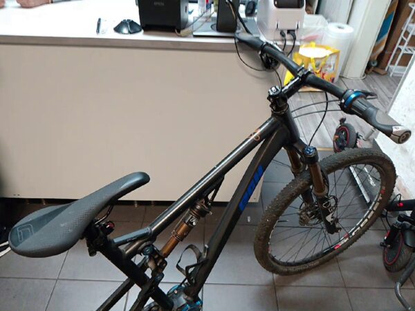 Komplettbike Szenario 650B | Rechnung vom 19.11.2016 | Neupreis 5828 |- Euro | hintere reif ist kaput – Bild 5